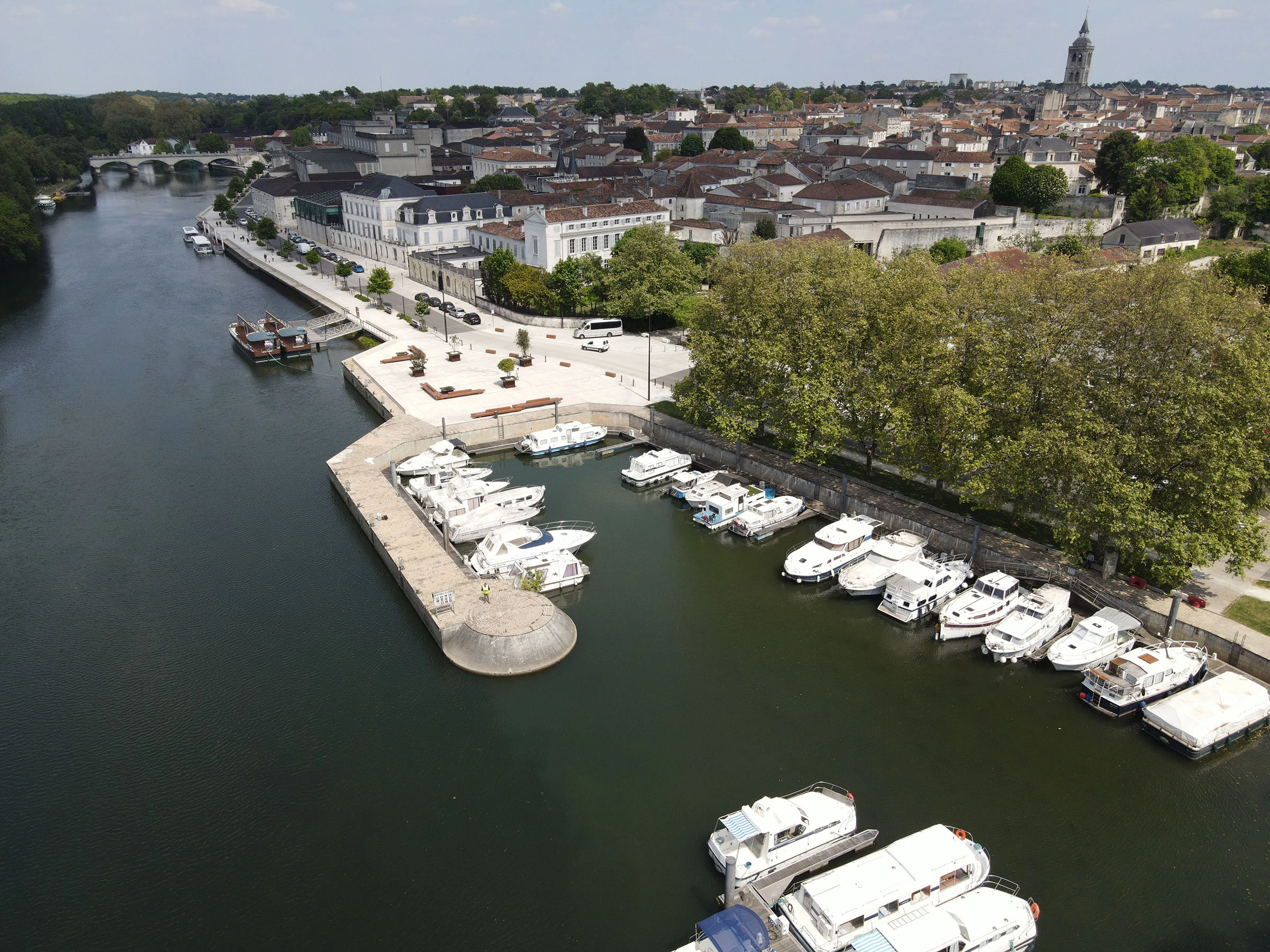 Le port et Cognac