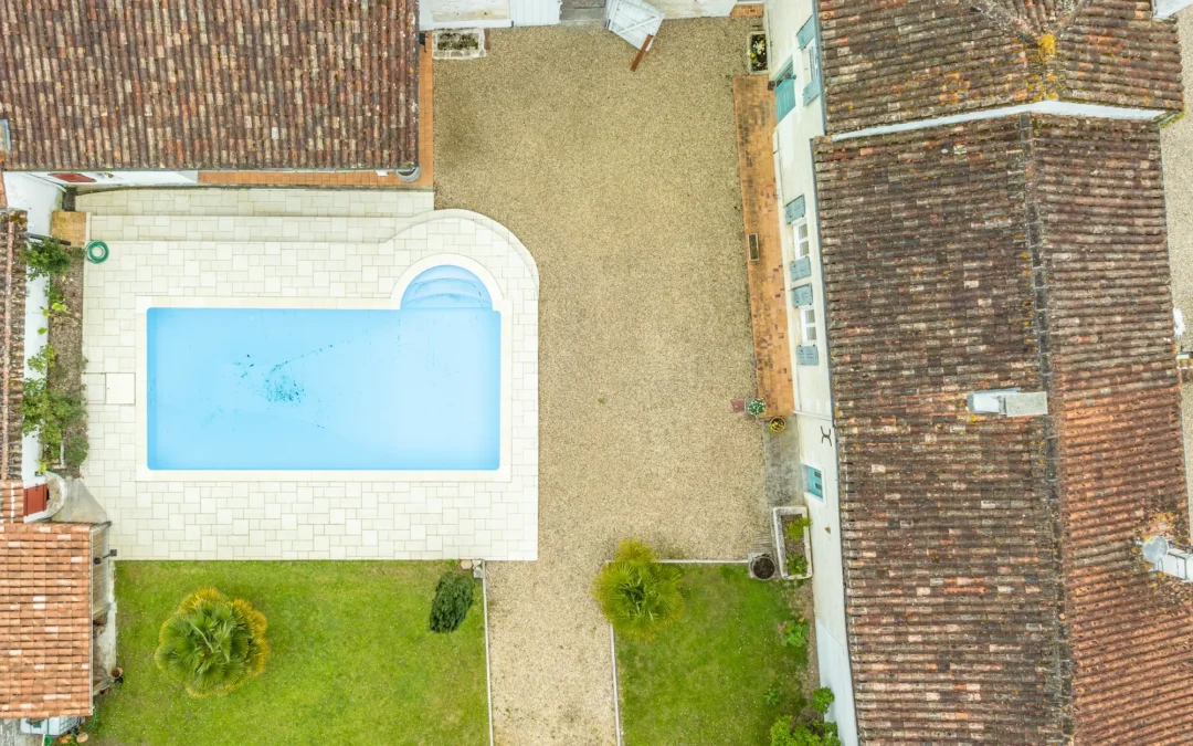 Piscine à Cognac : un atout charme… ou un frein à la vente ?